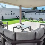 V5 Emma - Luxury 5 Bedroom, Pool And Jacuzzi *