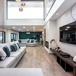 V5 Emma - Luxury 5 Bedroom, Pool And Jacuzzi