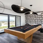Villa V5 Emma - Luxury 5 Bedroom, Pool And Jacuzzi Alvor