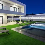 Βίλα V5 Emma - Luxury 5 Bedroom, Pool And Jacuzzi
