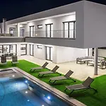 Βίλα V5 Emma - Luxury 5 Bedroom, Pool And Jacuzzi *