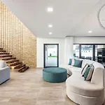 V5 Emma - Luxury 5 Bedroom, Pool And Jacuzzi Villa