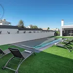Villa V5 Emma - Luxury 5 Bedroom, Pool And Jacuzzi
