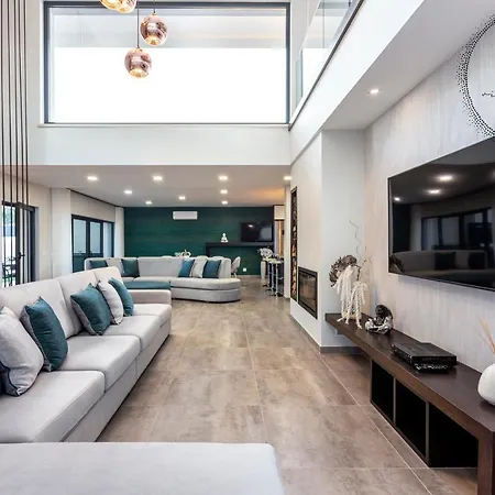 V5 Emma - Luxury 5 Bedroom In With Private Pool And Jacuzzi * Alvor