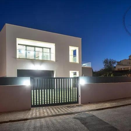 Villa Private Alvor Villa With Pool And Jacuzzi *