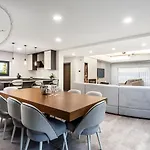 V5 Emma - Luxury 5 Bedroom, Pool And Jacuzzi Villa