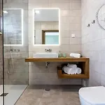 V5 Emma - Luxury 5 Bedroom, Pool And Jacuzzi