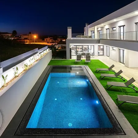 V5 Emma - Luxury 5 Bedroom In With Private Pool And Jacuzzi Вилла Алвор