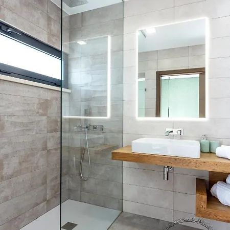 V5 Emma - Luxury 5 Bedroom In With Private Pool And Jacuzzi *