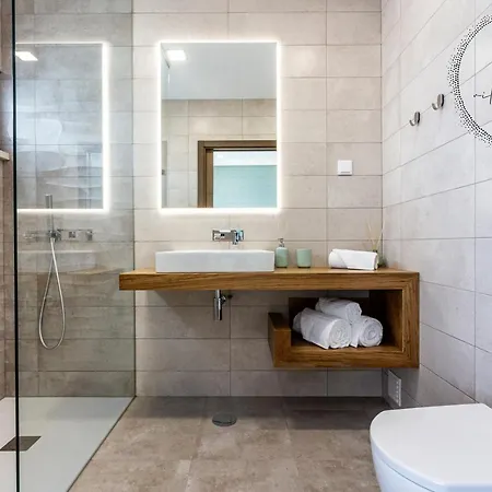 V5 Emma - Luxury 5 Bedroom In With Private Pool And Jacuzzi Вилла *