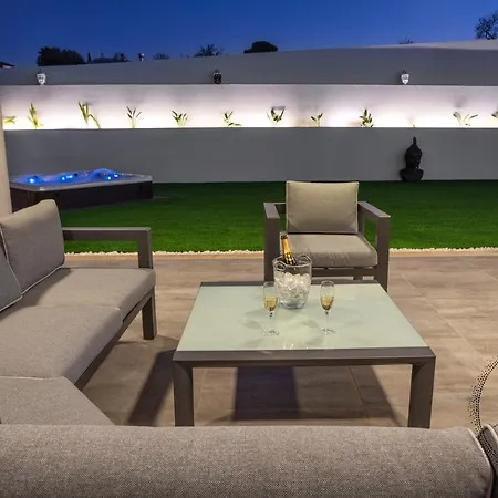Villa V5 Emma - Luxury 5 Bedroom In With Private Pool And Jacuzzi Alvor