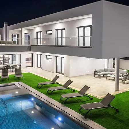 V5 Emma - Luxury 5 Bedroom In With Private Pool And Jacuzzi * Алвор