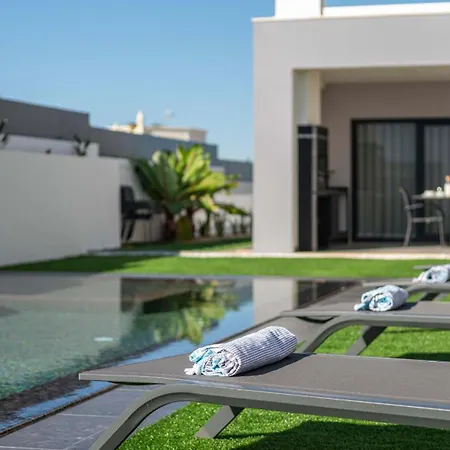 Private With Pool And Jacuzzi Villa *