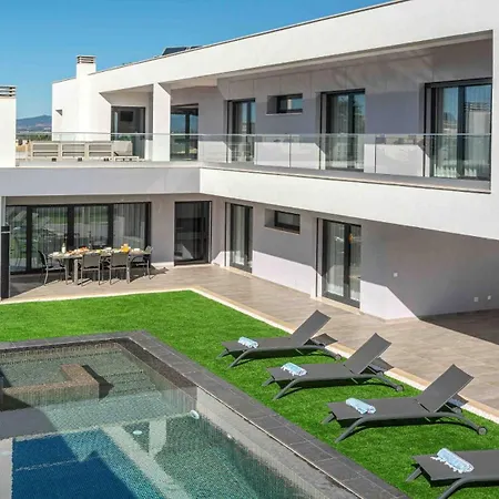 Private With Pool And Jacuzzi Villa