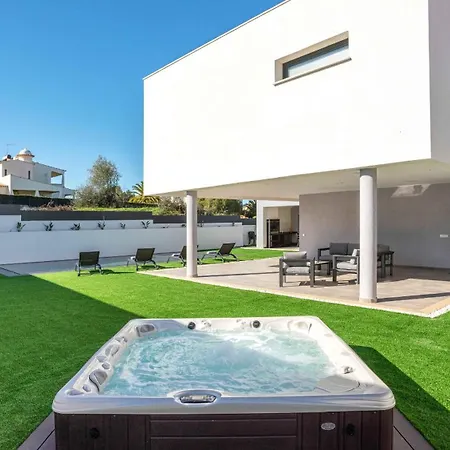 Villa Private With Pool And Jacuzzi *