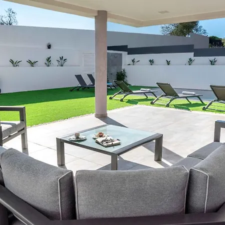 Private With Pool And Jacuzzi *