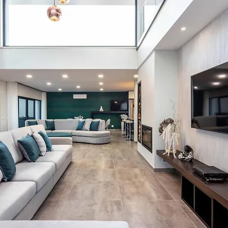 Private With Pool And Jacuzzi Villa Alvor
