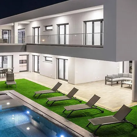 Private With Pool And Jacuzzi Villa Alvor